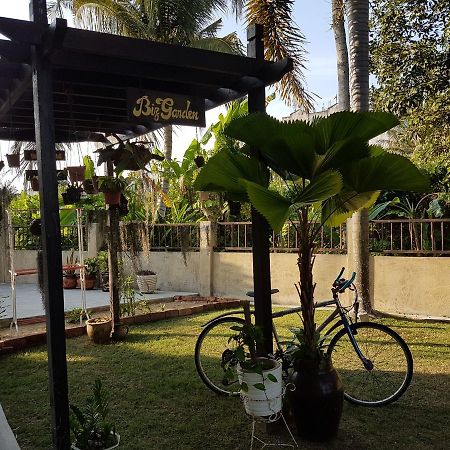 Big Garden Homestay Pantai Remis Exterior photo