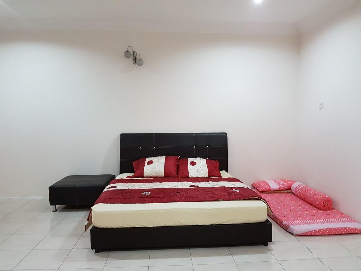 Big Garden Homestay Pantai Remis Exterior photo