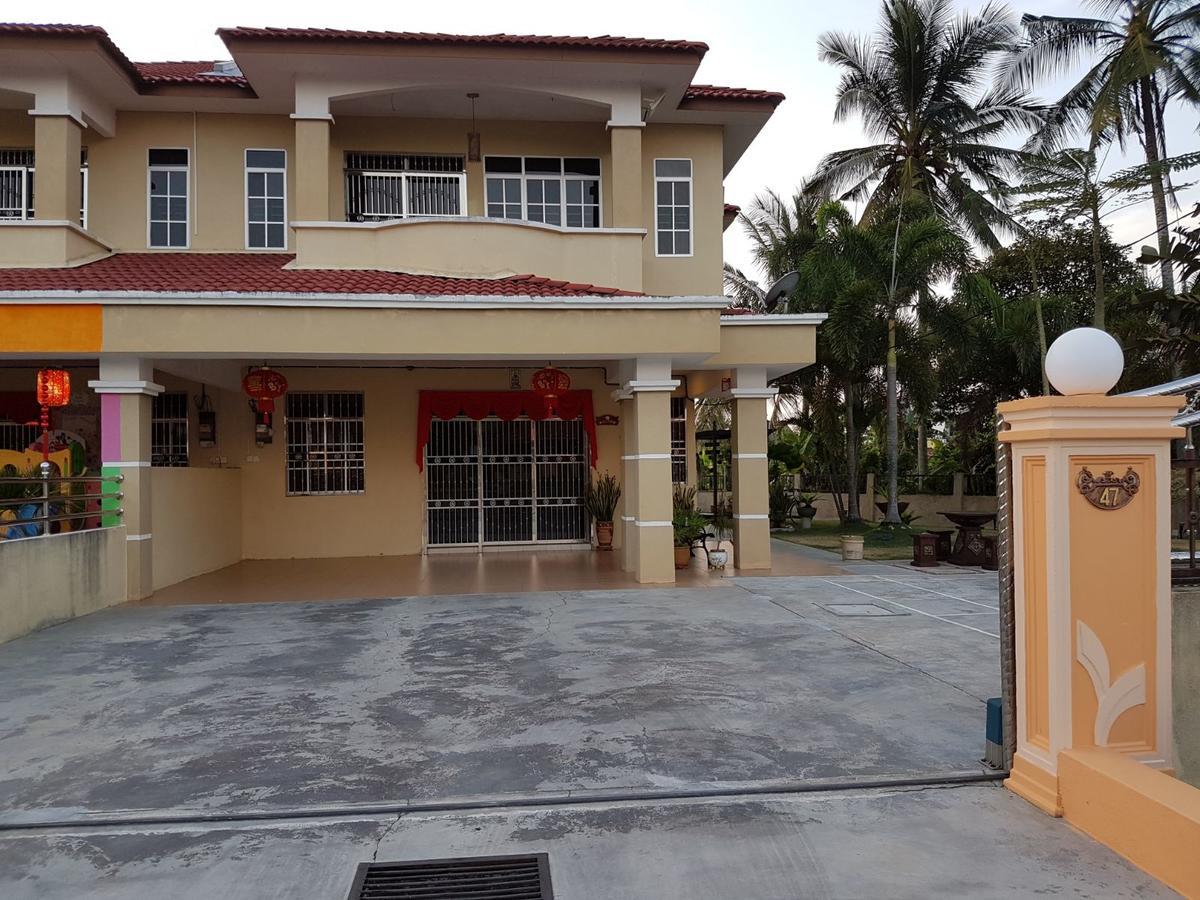 Big Garden Homestay Pantai Remis Exterior photo