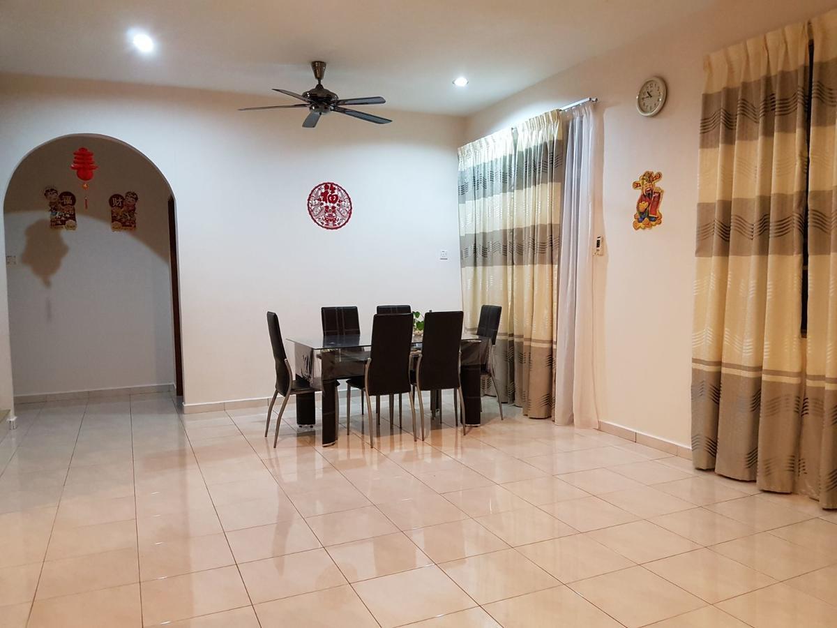 Big Garden Homestay Pantai Remis Exterior photo