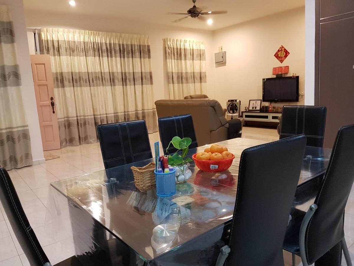 Big Garden Homestay Pantai Remis Exterior photo