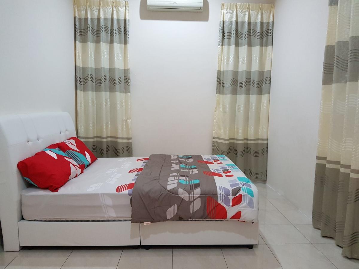 Big Garden Homestay Pantai Remis Exterior photo