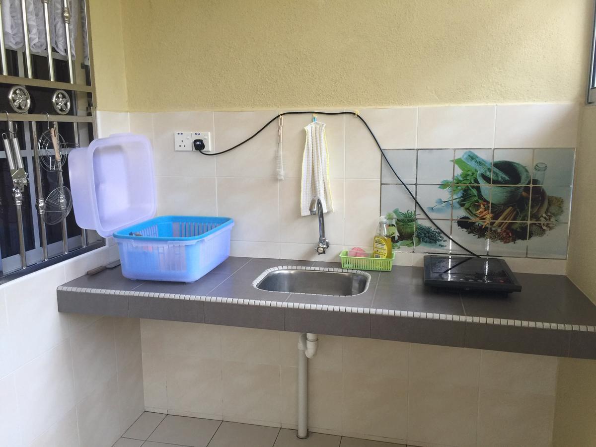 Big Garden Homestay Pantai Remis Exterior photo