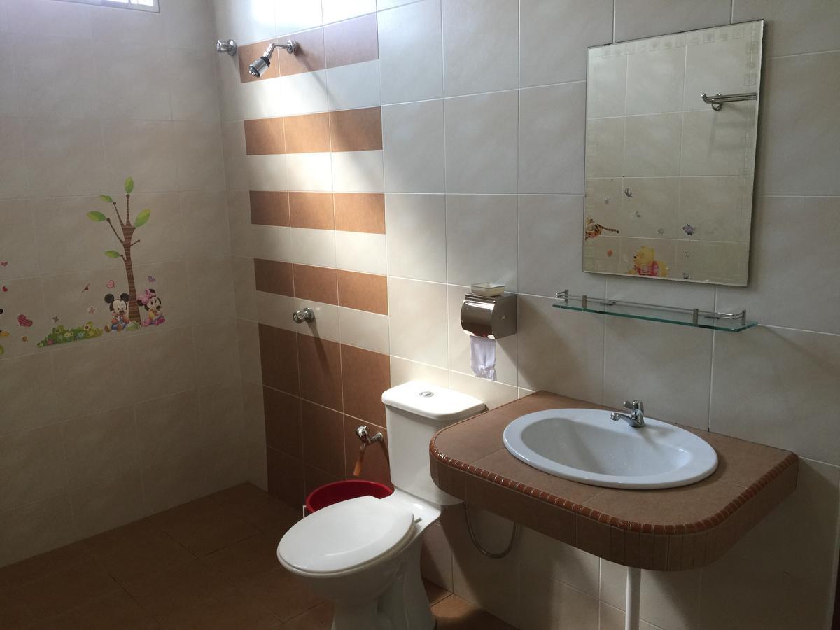 Big Garden Homestay Pantai Remis Exterior photo
