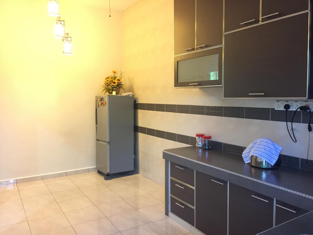 Big Garden Homestay Pantai Remis Exterior photo
